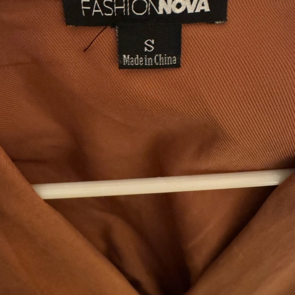 Fashion nova romper in rust color - Picture 6 of 6